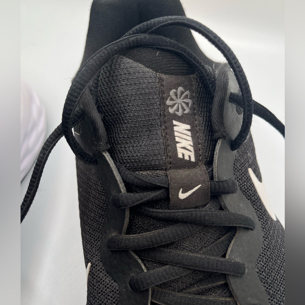 NIKE Men”s Revolution Black /White Athletic Running Shoes Size 8 W.  US - Picture 6 of 9